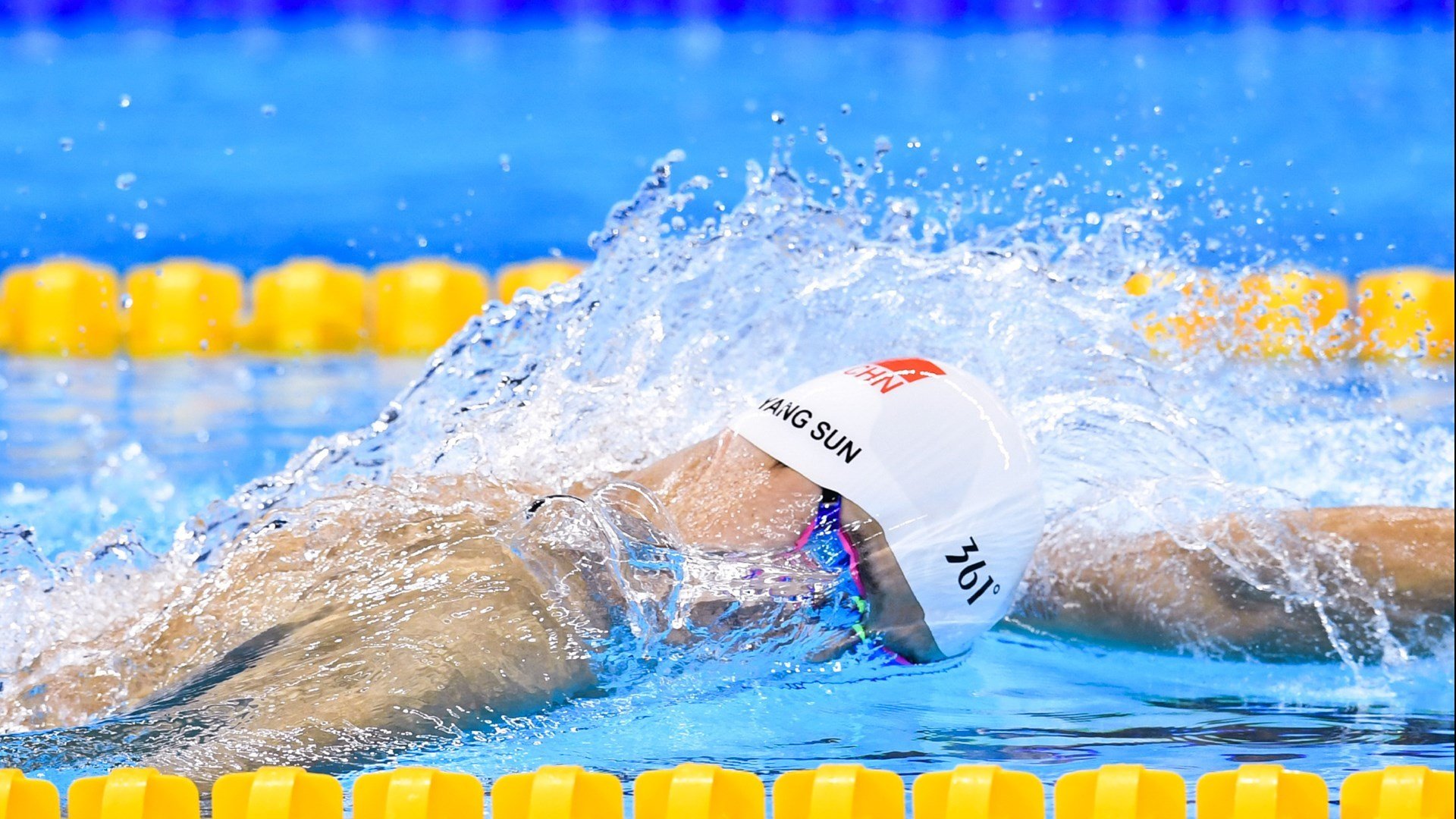 朱婷面对质疑表示更愿用表现回应，朱婷已经尽力